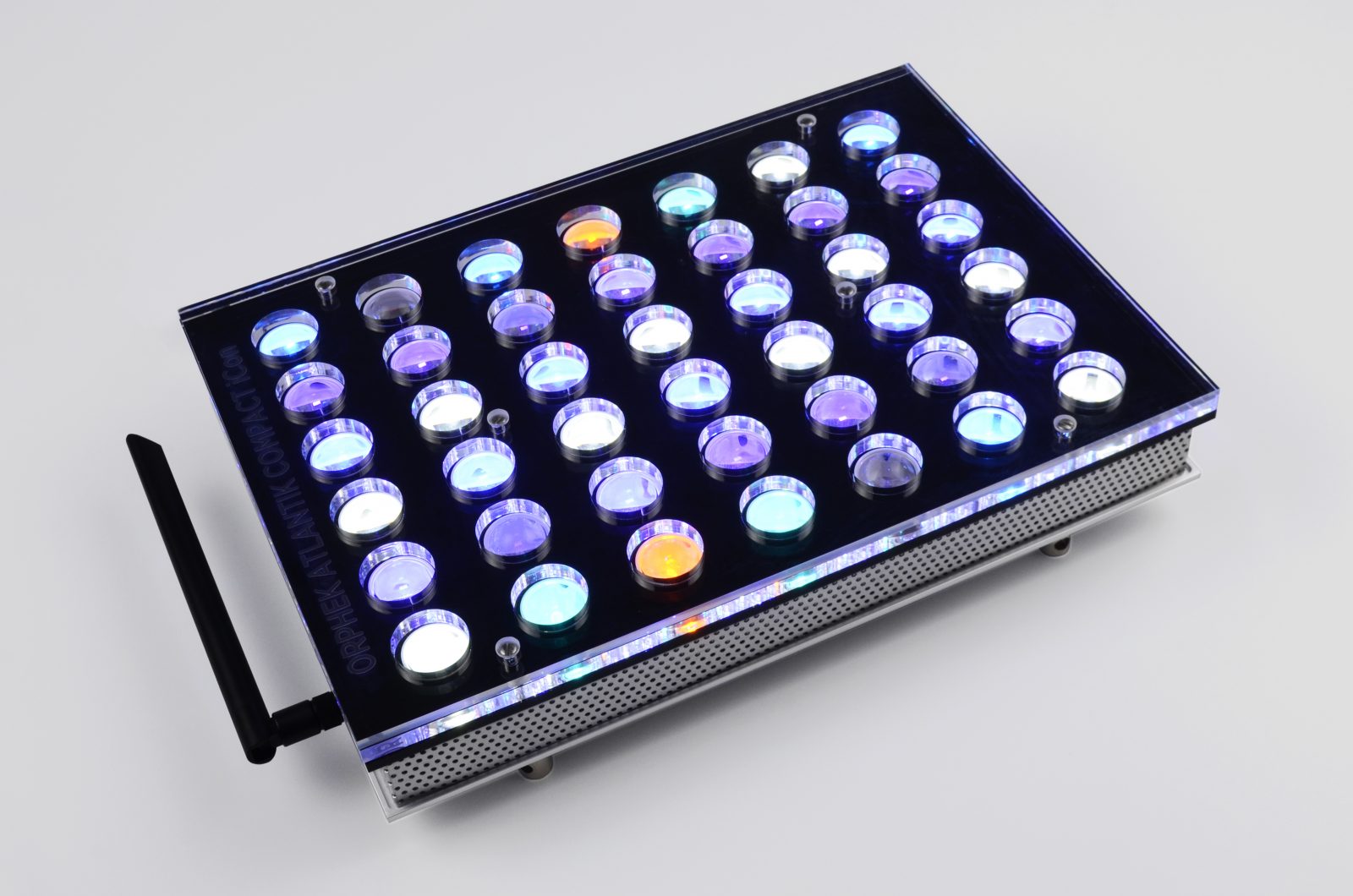 Orphek-Atlantik-iCon-Compact-Best-LED-valo korallikasvulle ja väri-pop