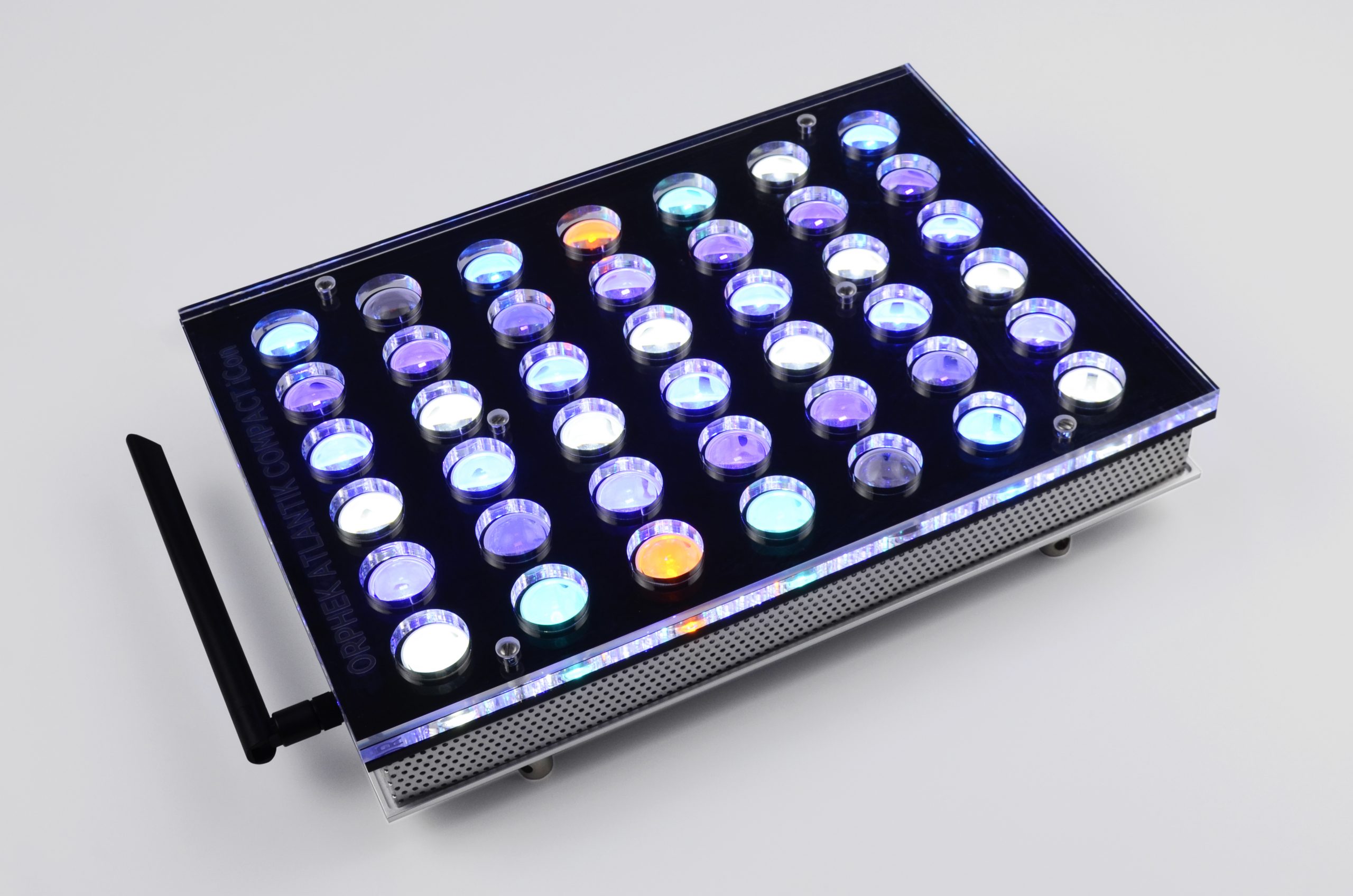 Orphek-Atlantik-iCon-Compact-Bedste-LED-lys-til-koral-vækst-og-farve-pop