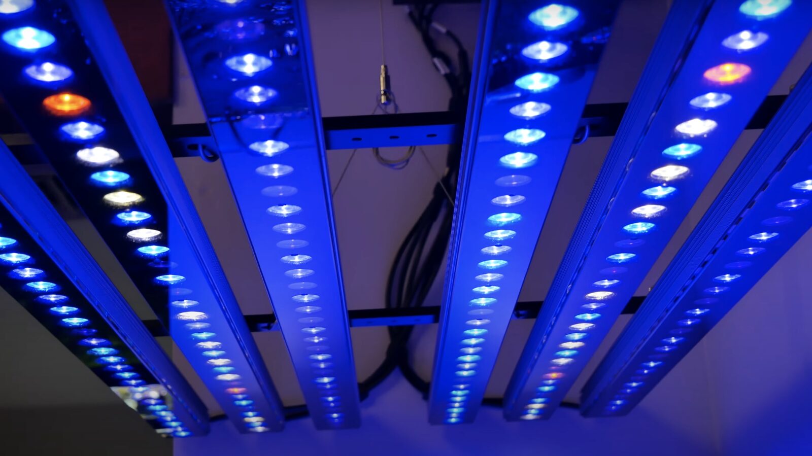 OR3_LED_Bars_close_up_with_Osix_คอนโทรลเลอร์